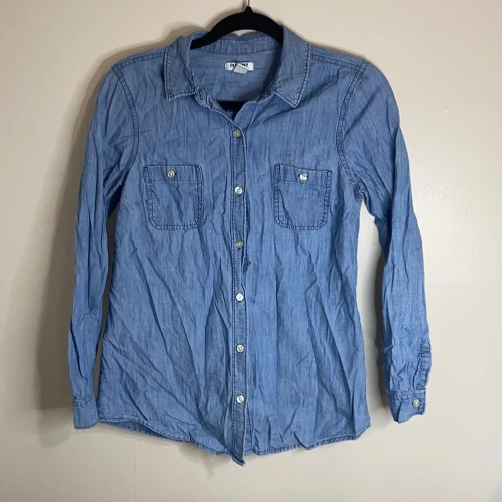 🎱Blue button up long sleeved top! - Picture 3 of 8